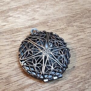 Intricate Oil diffuser Locket